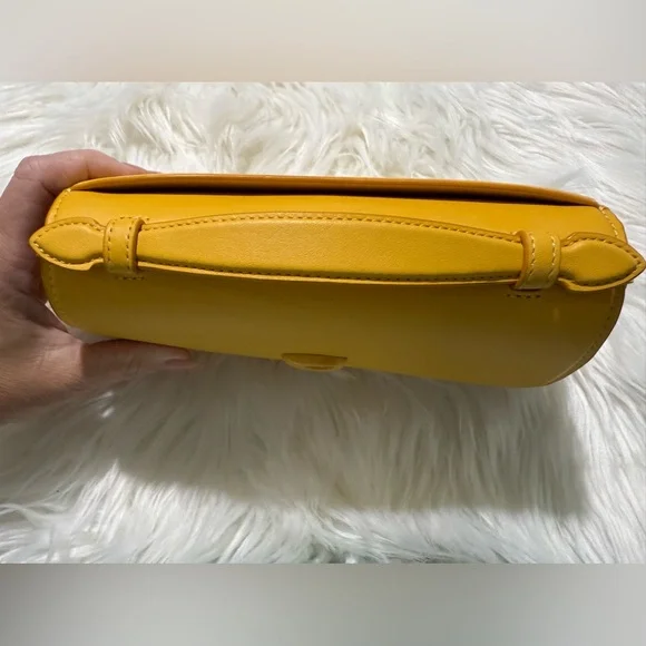 Coach Juno Crossbody Clutch Glovetanned Leather Bag in Canary Yellow
LIKE NEW - Picture 7 of 15